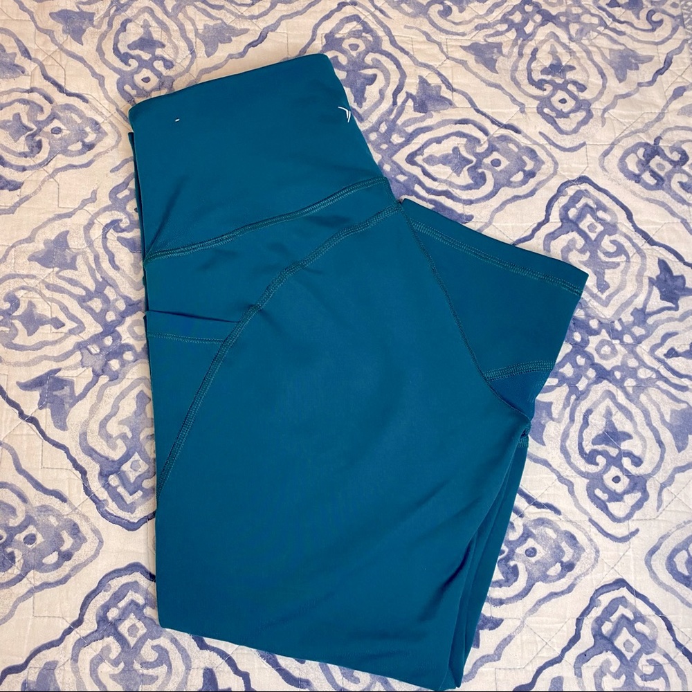 Old Navy Cropped High Waist Leggings w/ Mesh cutouts Yoga Workout